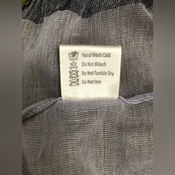 ✨Host Pick ✨ Gray Plaid Infinity Loop Scarf - Picture 5 of 5